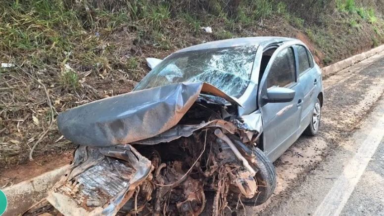 Mulher tenta desviar de cachorro na pista e sofre acidente na BR-354 entre Bambuí e Iguatama