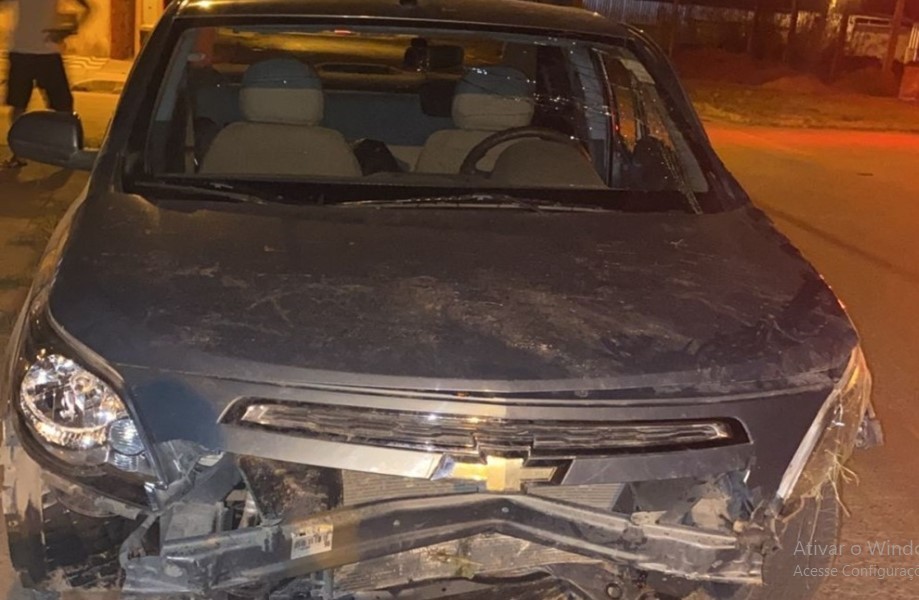 Homem fica ferido após carro bater em barranco na LMG-830 em Formiga