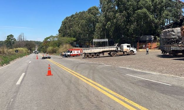 Motociclista morre após colidir contra caminhão na BR-494, em Divinópolis