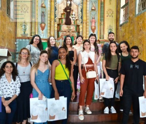 Alunos de arquitetura e urbanismo fazem visita técnica à Itapecerica-MG