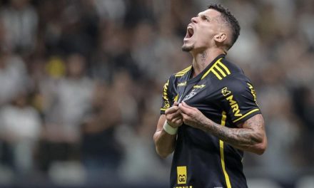 Com gol de Paulinho, Galo vence o Botafogo e põe fogo no Campeonato Brasileiro