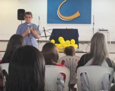 Encontro de jovens da paróquia São Sebastião com o Bispo Diocesano