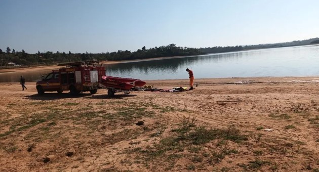 Bombeiros buscam por homem que desapareceu no Lago das Roseiras, em Divinópolis