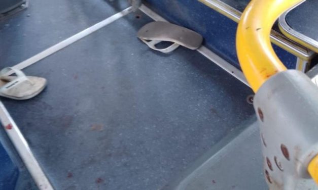 Discussão em ônibus de BH termina com briga generalizada e motorista ensanguentado