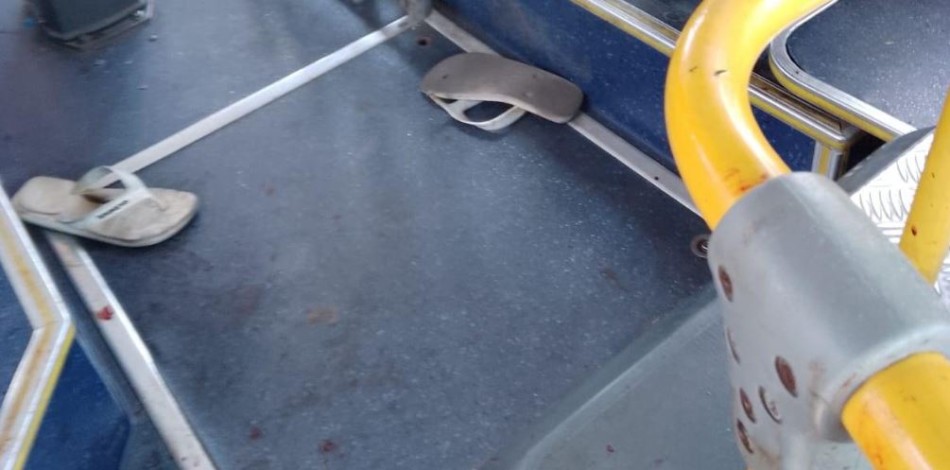Discussão em ônibus de BH termina com briga generalizada e motorista ensanguentado