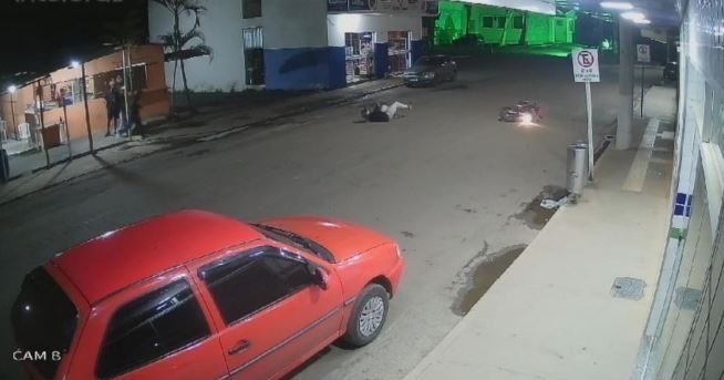 Cão é atropelado por motociclista inabilitado e em alta velocidade, em Iguatama