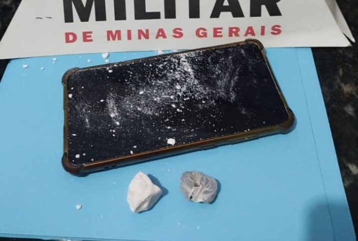 Após denúncia, quatro são presos com drogas em Piumhi