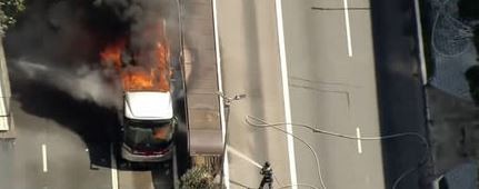 Falha mecânica fez ônibus pegar fogo na avenida Nove de Julho, no centro de São Paulo