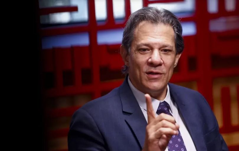 Casa de Fernando Haddad é invadida por bandidos enquanto ele dormia