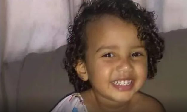 Morre menina de três anos que estava no colo de mulher durante atropelamento em série em Minas