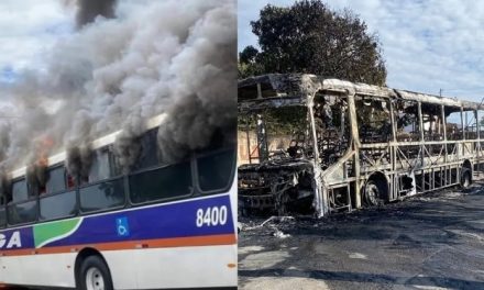 Ônibus de transporte público fica destruído após pegar fogo em Guaxupé