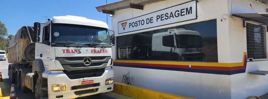 DER-MG acompanha aferição de balanças de pesagem na MG-439