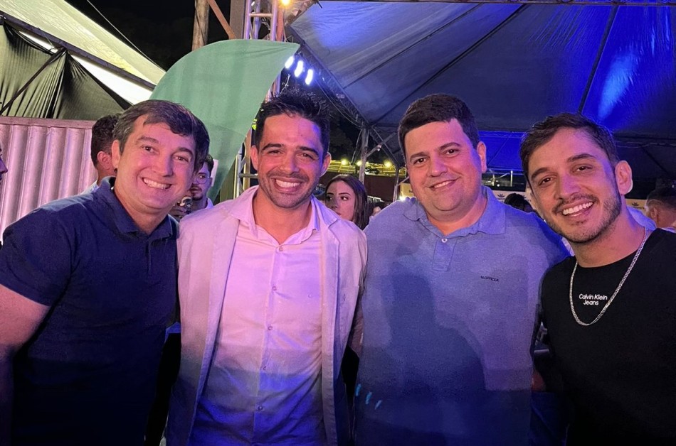 A convite de Sandrinho da Looping, secretário adjunto da Casa Civil, Firmino Júnior prestigia Expo Formiga 2023