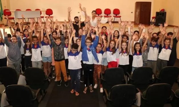 Alunos da Escola Franklin de Carvalho participam de palestra sobre os cuidados no trânsito