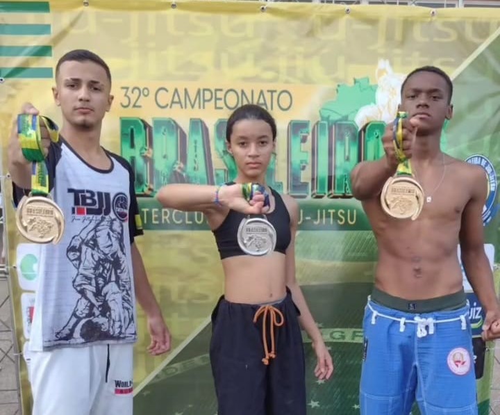 Atletas do Tatame do Bem sobem ao pódio em campeonato de jiu-jitsu em Sete Lagoas