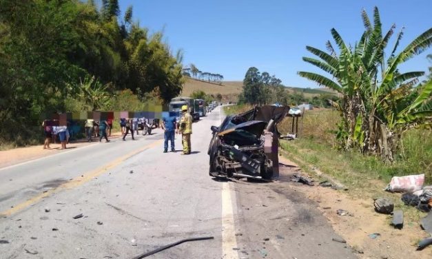 Motorista bate em caminhão ao tentar fazer ultrapassagem, e três morrem em MG
