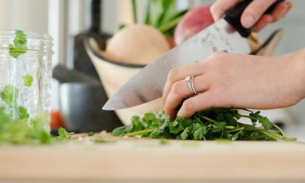 Marido diz estar sofrendo e pede divórcio por esposa não saber cozinhar