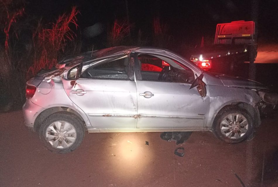 Criança de 7 anos morre após carro capotar na MG-260, em Itapecerica