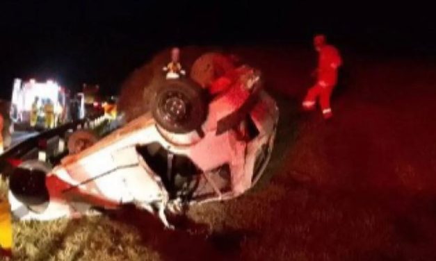 Carro capota em Carmópolis de Minas e deixa sete pessoas feridas