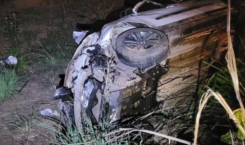 Acidente entre carro de Prefeitura e caminhão deixa paciente morto em MG