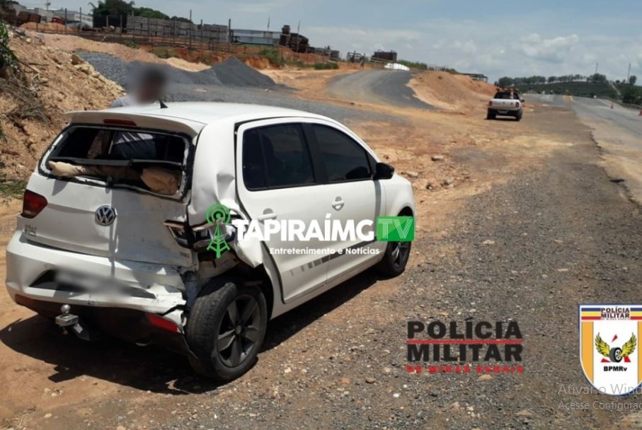 Idosa fica ferida após acidente entre carro e caminhonete na MG-050, em Piumhi
