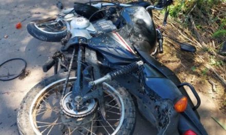 Mulher morre após colisão entre moto e caminhão na BR-354, em Formiga