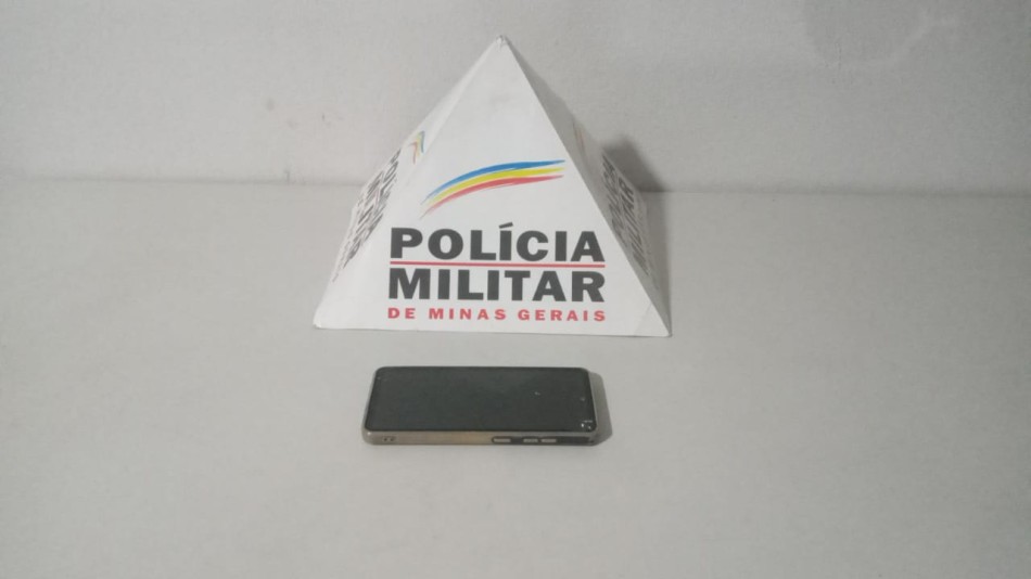 Homem é preso após roubar celular e ameaçar vítima em Córrego Fundo