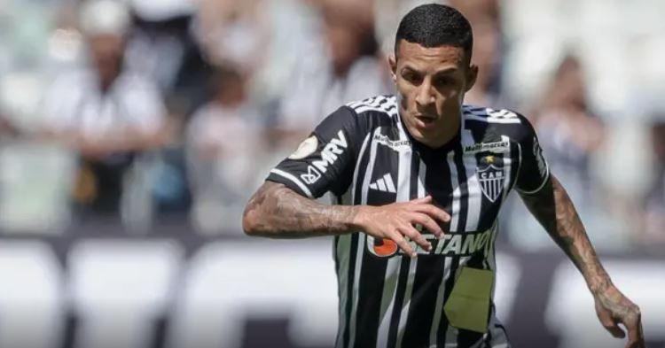 Atlético vê Flamengo e Corinthians de olho em Arana; saiba situação