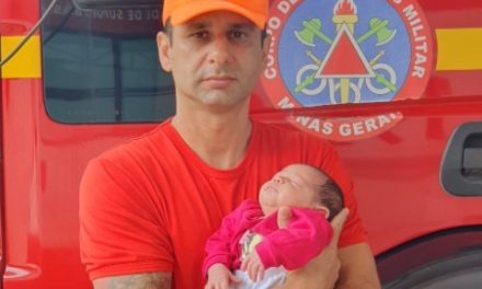 Bebê de 13 dias engasga e é salvo por militar do Corpo de Bombeiros de Arcos