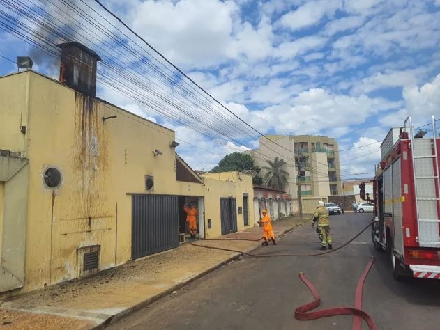 Válvula de botijão rompe e restaurante com mais de 200 pessoas fica em chamas