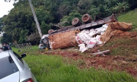 Jovem morre em acidente com caminhão na MGC-383 em Minas