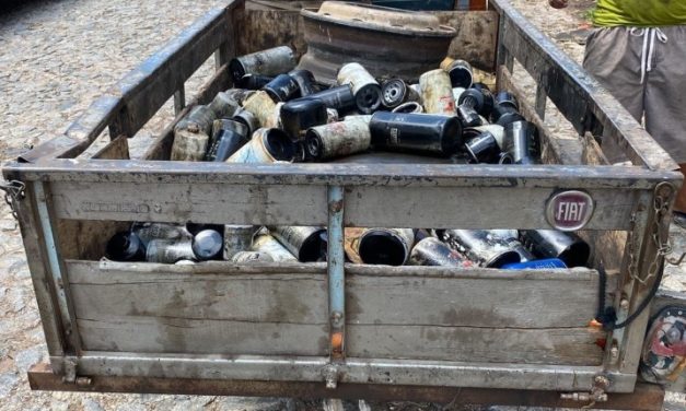 Motorista sem identificação em carroçaria de veículo é preso em Divinópolis
