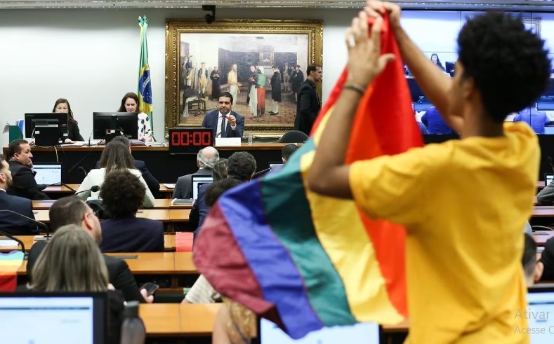 Comissão da Câmara aprova projeto que proíbe o casamento homoafetivo