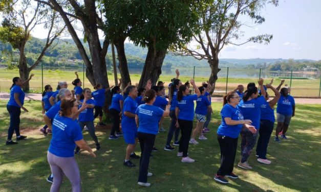 Encontro com integrantes do Serviço de Convivência e Fortalecimento de Vínculos é realizado na Praia Popular