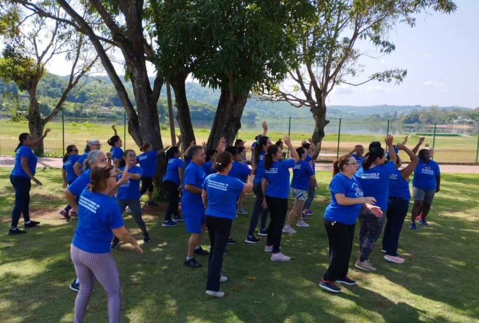 Encontro com integrantes do Serviço de Convivência e Fortalecimento de Vínculos é realizado na Praia Popular