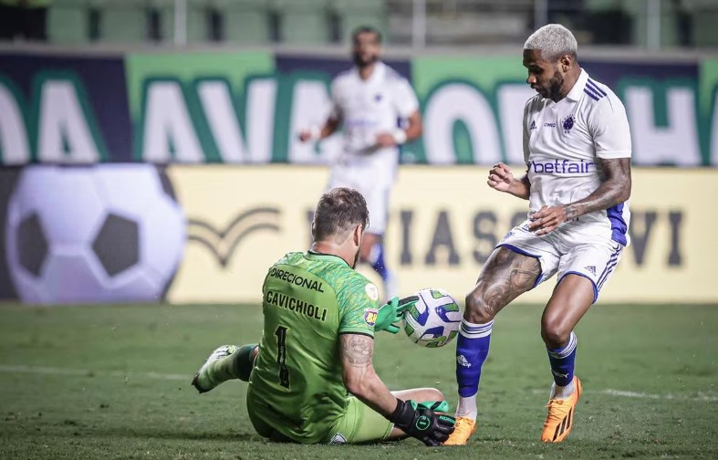 Cruzeiro e América duelam no Mineirão neste domingo