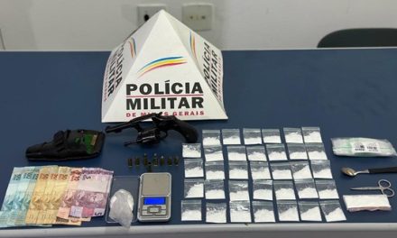 De vítima a suspeito, jovem é preso com arma de fogo e grande quantidade de drogas em Formiga