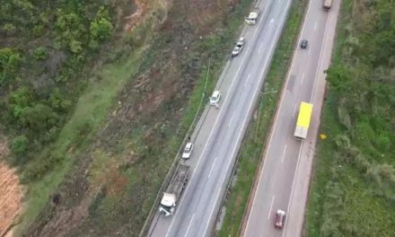 Engavetamento na BR-040 deixa quatro pessoas feridas