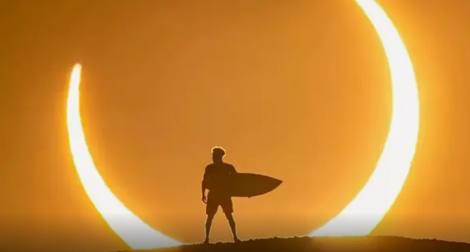 Campeão olímpico, Ítalo Ferreira publica foto durante eclipse e viraliza