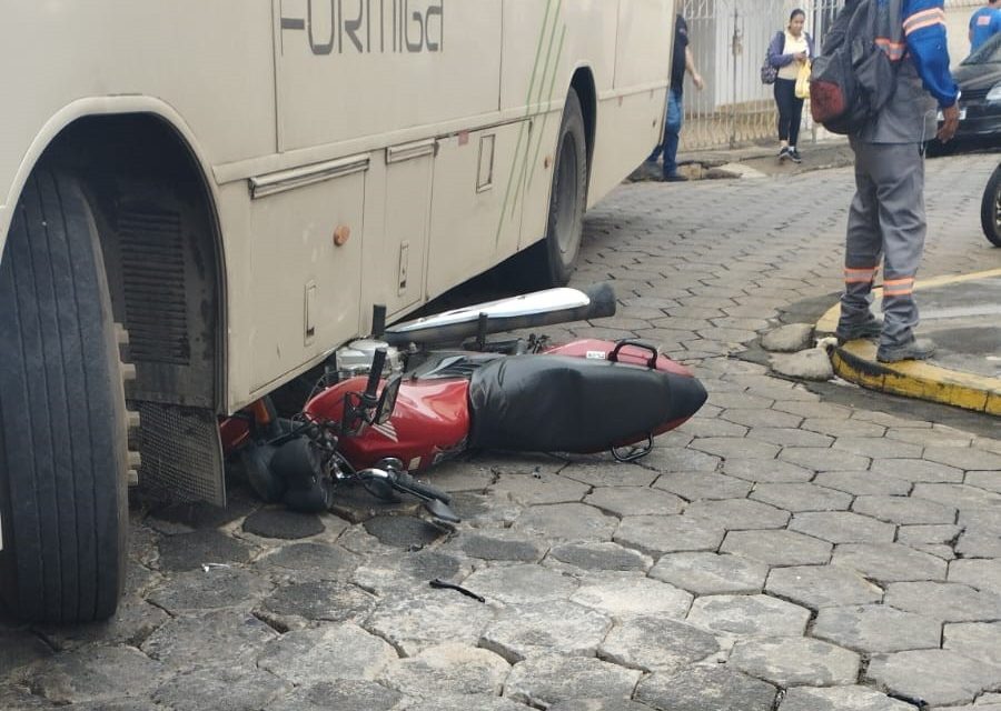 Acidente entre motocicleta e transporte público é registrado no Ouro Negro, em Formiga