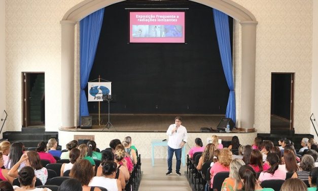 Servidoras da Secretaria de Saúde de Formiga participam de encontro alusivo ao outubro rosa