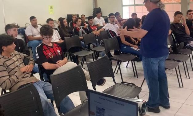 Palestra sobre o patrimônio formiguense é realizada na Escola Abílio Machado