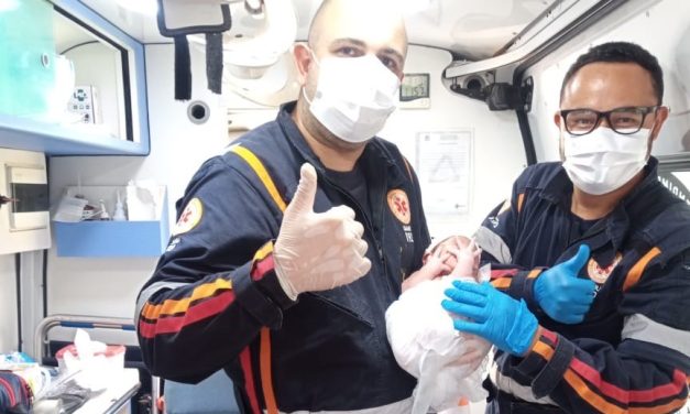Equipe do Samu realiza parto em Cristais