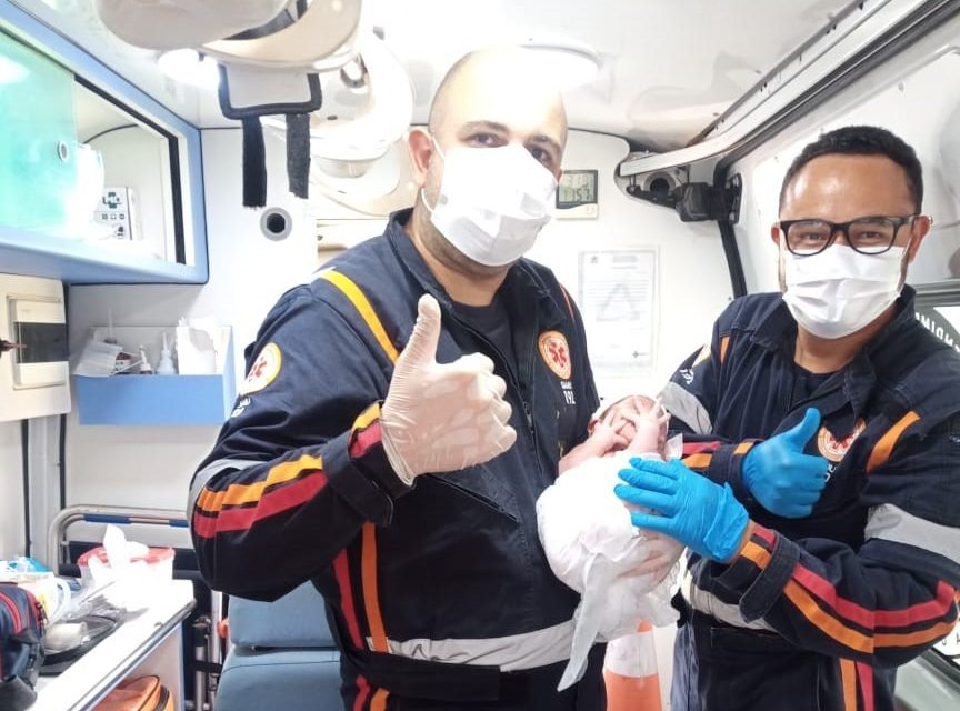 Equipe do Samu realiza parto em Cristais