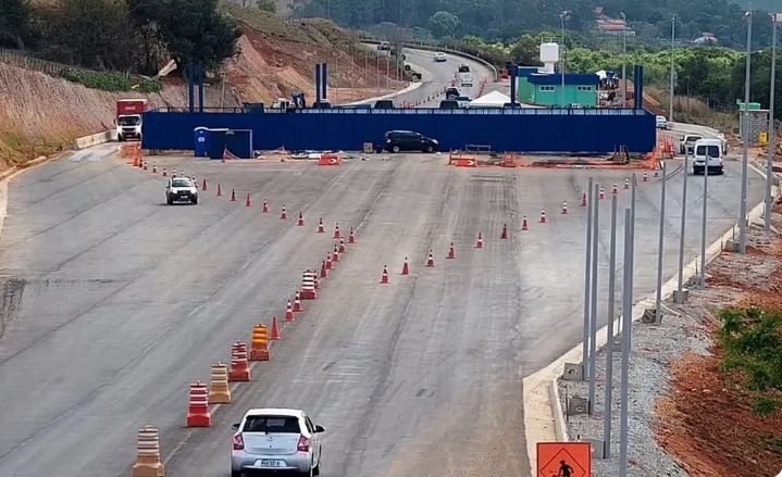 Pedágios começam a ser cobrados a partir desta segunda-feira na BR-459, no Sul de Minas
