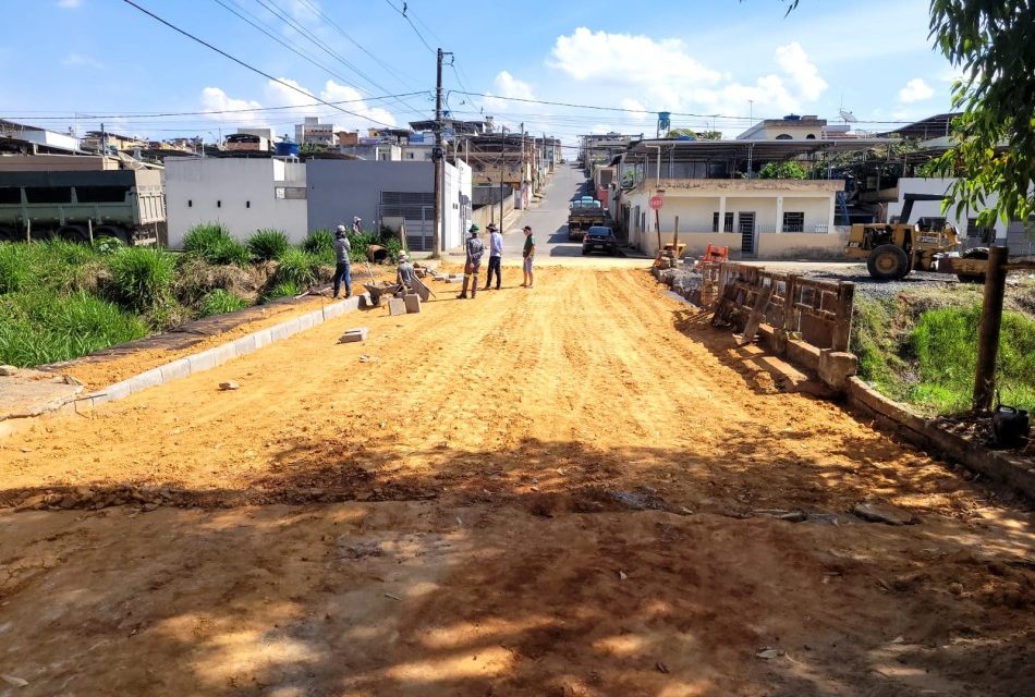 Calçamento da ponte na rua Val Paraíso, no Ramiro Batista, entra em fase final