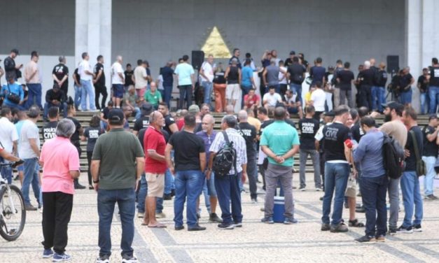 Servidores da segurança pública fazem protesto contra Regime de Recuperação Fiscal de Zema