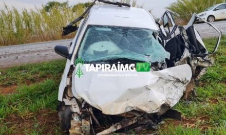 Homem fica ferido após acidente entre carro e caminhão na BR-354