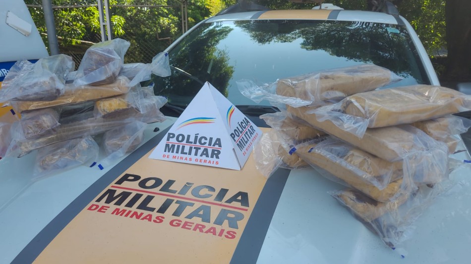 Mulher é presa em flagrante por tráfico de drogas, em Formiga