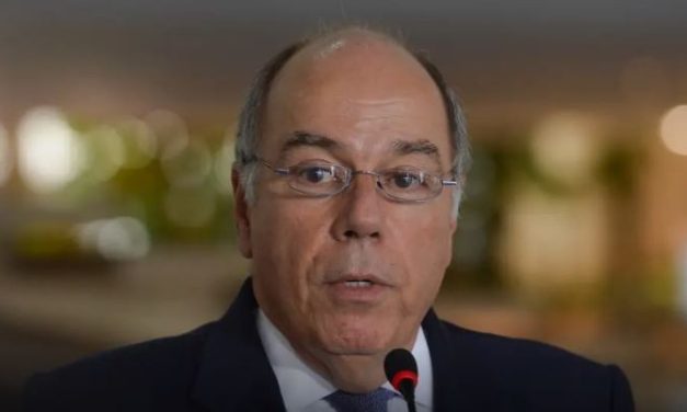 Mauro Vieira liga para ministro de Israel para negociar retirada dos brasileiros em Gaza